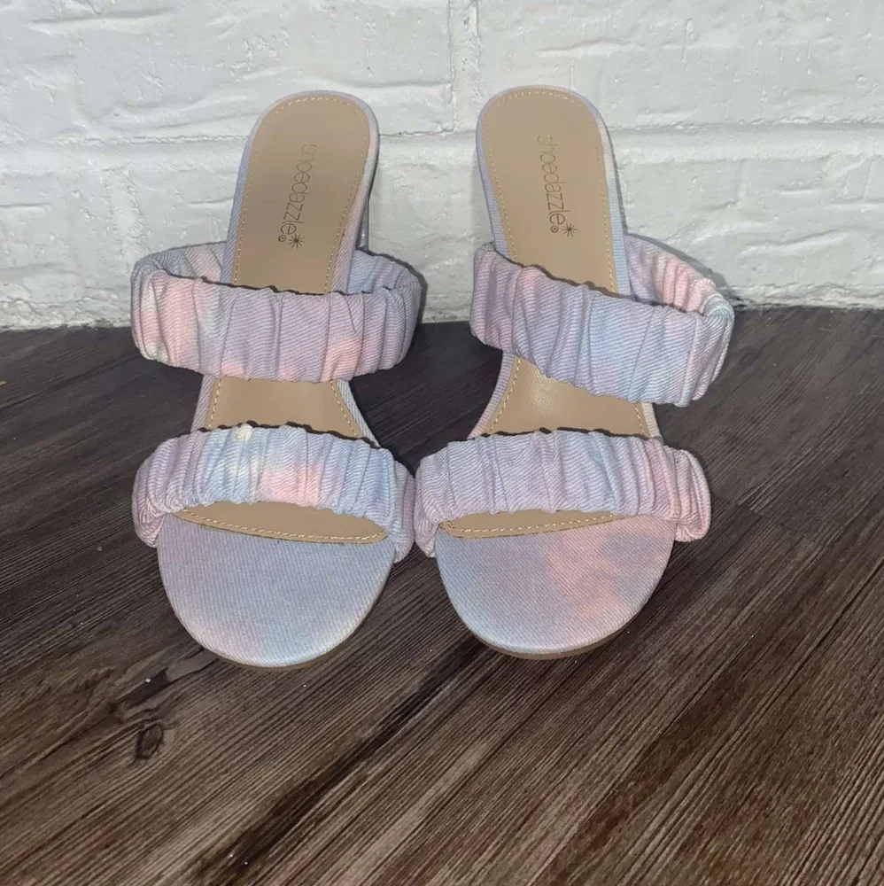 Shoes - Picture 2 of 3